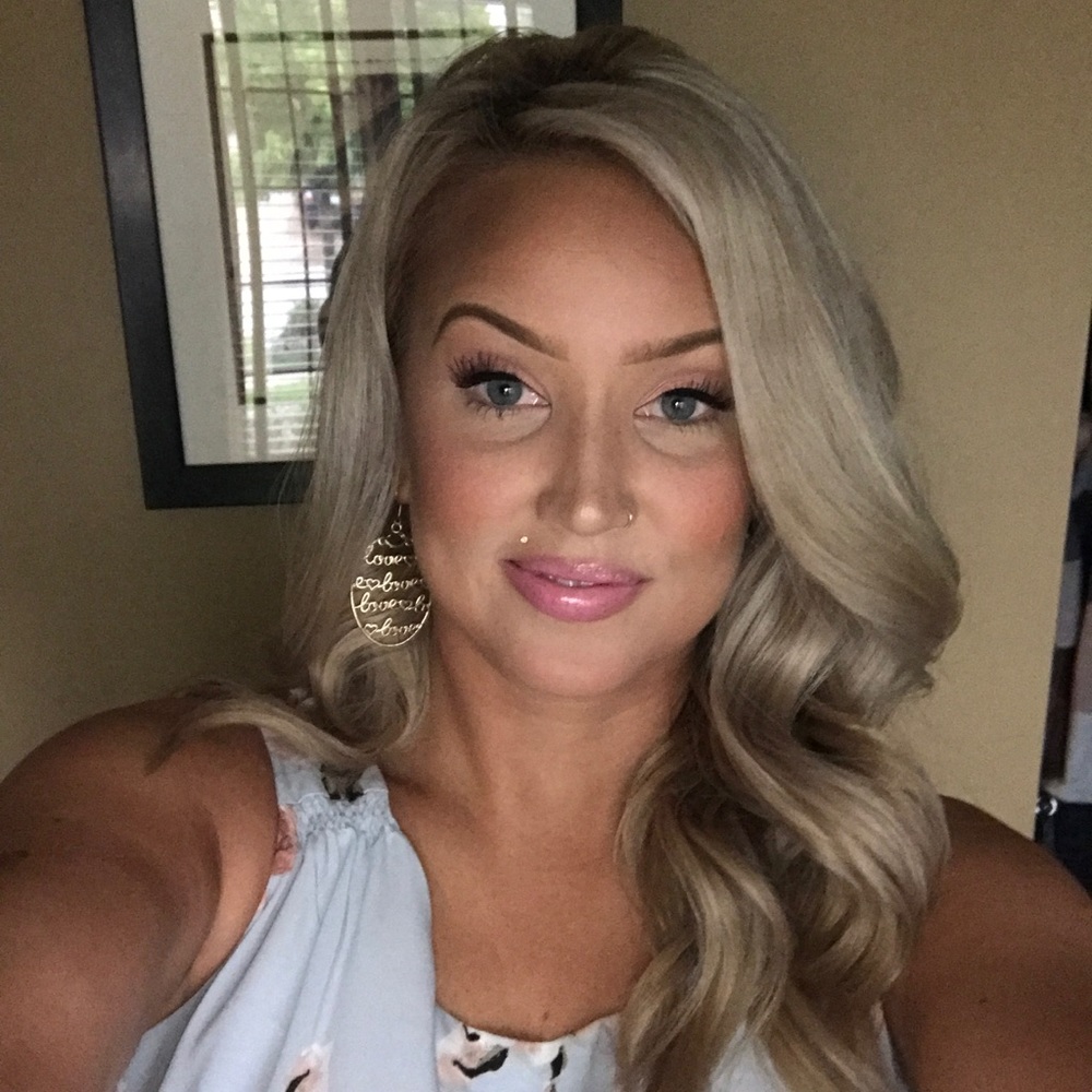 Meet your Posher, Caitlin